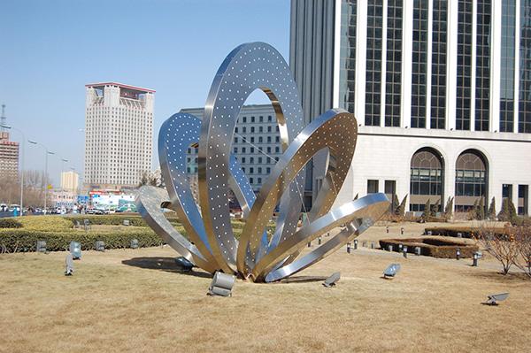 郑州雕塑厂家清洁不锈钢雕塑的方法(图1)